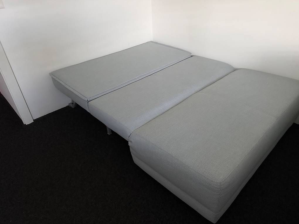 Sofas: Schlafsofa hellblau mit Stauraum, 145x200 – Gebraucht aus Männedorf von Jberglas 3