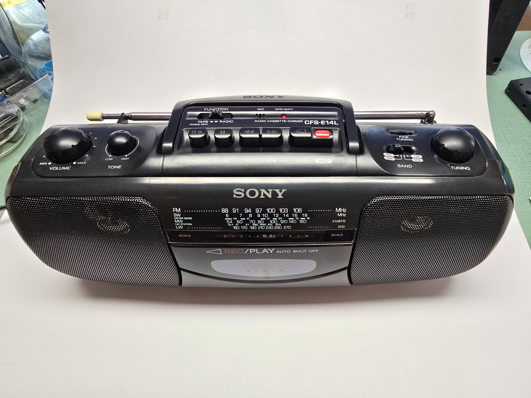 Sony Radios: SONY Radio Cassette CFS E14L – D'occasion à Balgach par Zwickau01