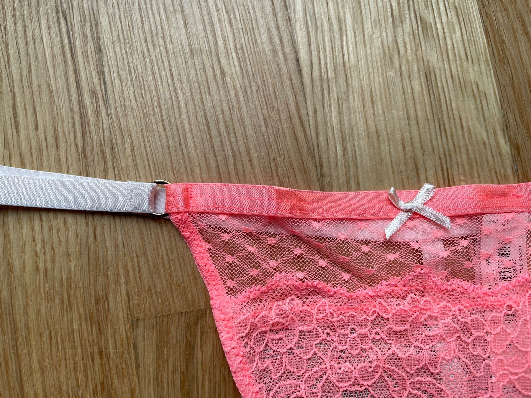 Victoria's Secret Altra biancheria intima: Victoria’s Secret V-String Thong M NEW – Nuovo e nell'imballaggio originale da Dübendorf venduto da VSAngel 1