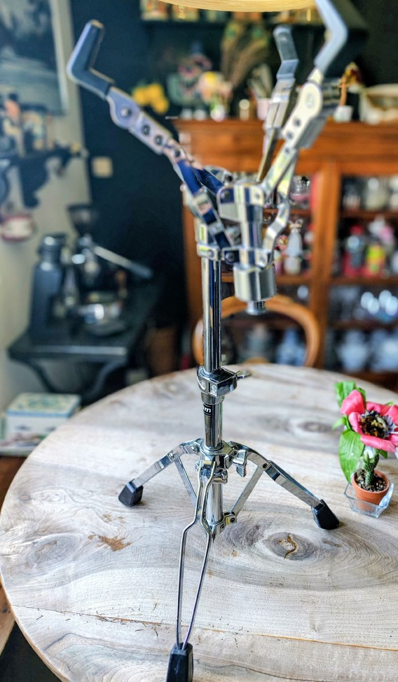 Millenium Altro in Decorazioni & Accessori: Millenium SS-901X Pro Series Snare Stand – Nuovo (secondo la descrizione) da Hedingen venduto da Hedingen8908