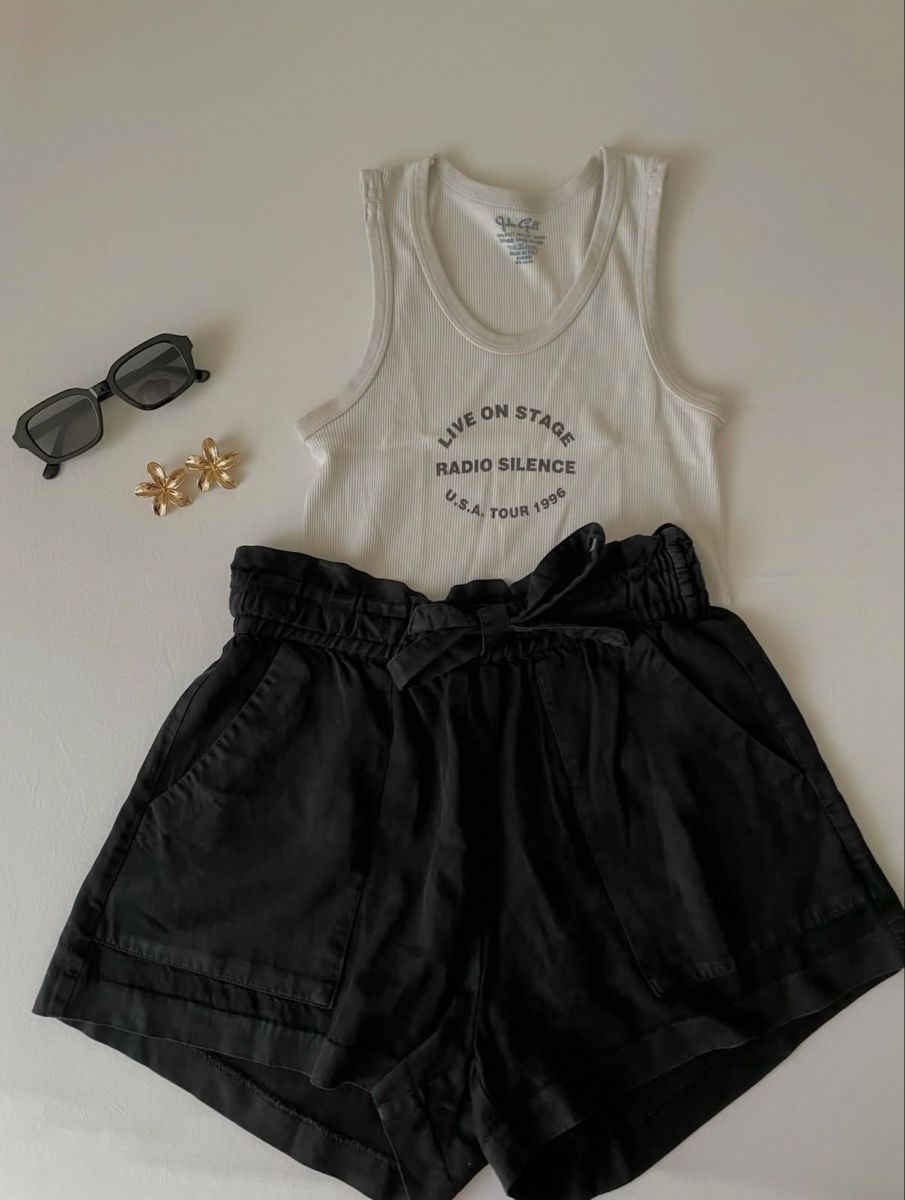 H&M Pantaloni: Short noir  – Usato da Concise venduto da Lae99