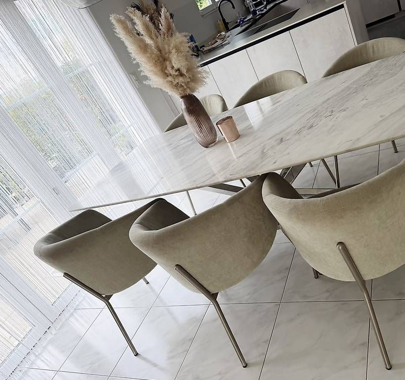 Set di tavolo e panche: Marmor Esstisch mit 6 Stühle – Usato da Flaach venduto da SR24 1