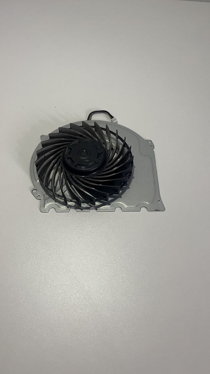 Sony Consoles: PS4 Slim Cooling Fan – D'occasion à Lausanne par mar_6g2x 1
