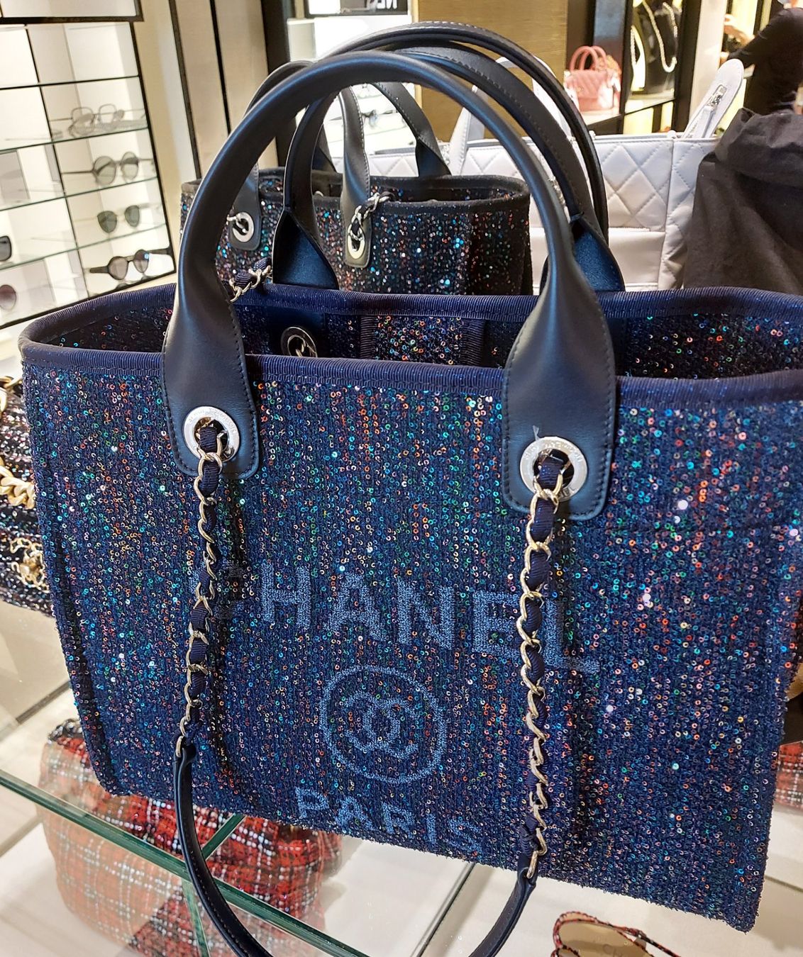 Chanel Borse da donna: CHANEL 2020 Medium Deauville Sequins Bag – Nuovo (secondo la descrizione) da Schenkon venduto da marc79x 9