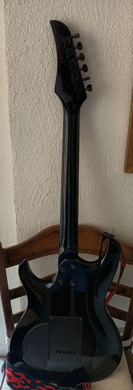 Instruments de musique: Devine E-Gitarre in Schwarz  – D'occasion à zuerich par Jewlsdesign 3