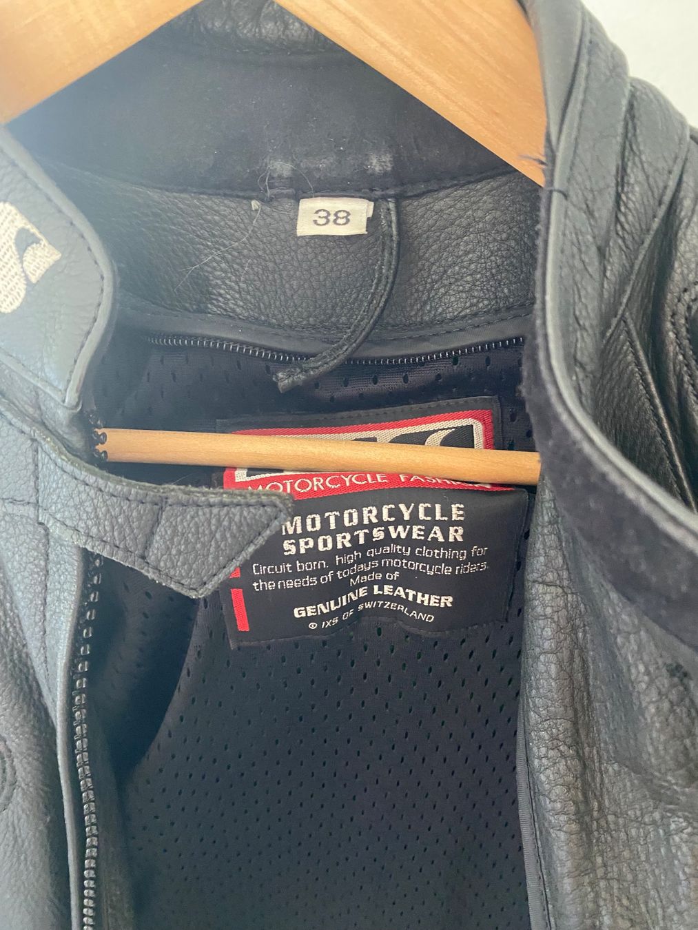 IXS Giacche: IXS Motorrad Lederjacke – Usato da St. Gallen venduto da flo_dpy9 1