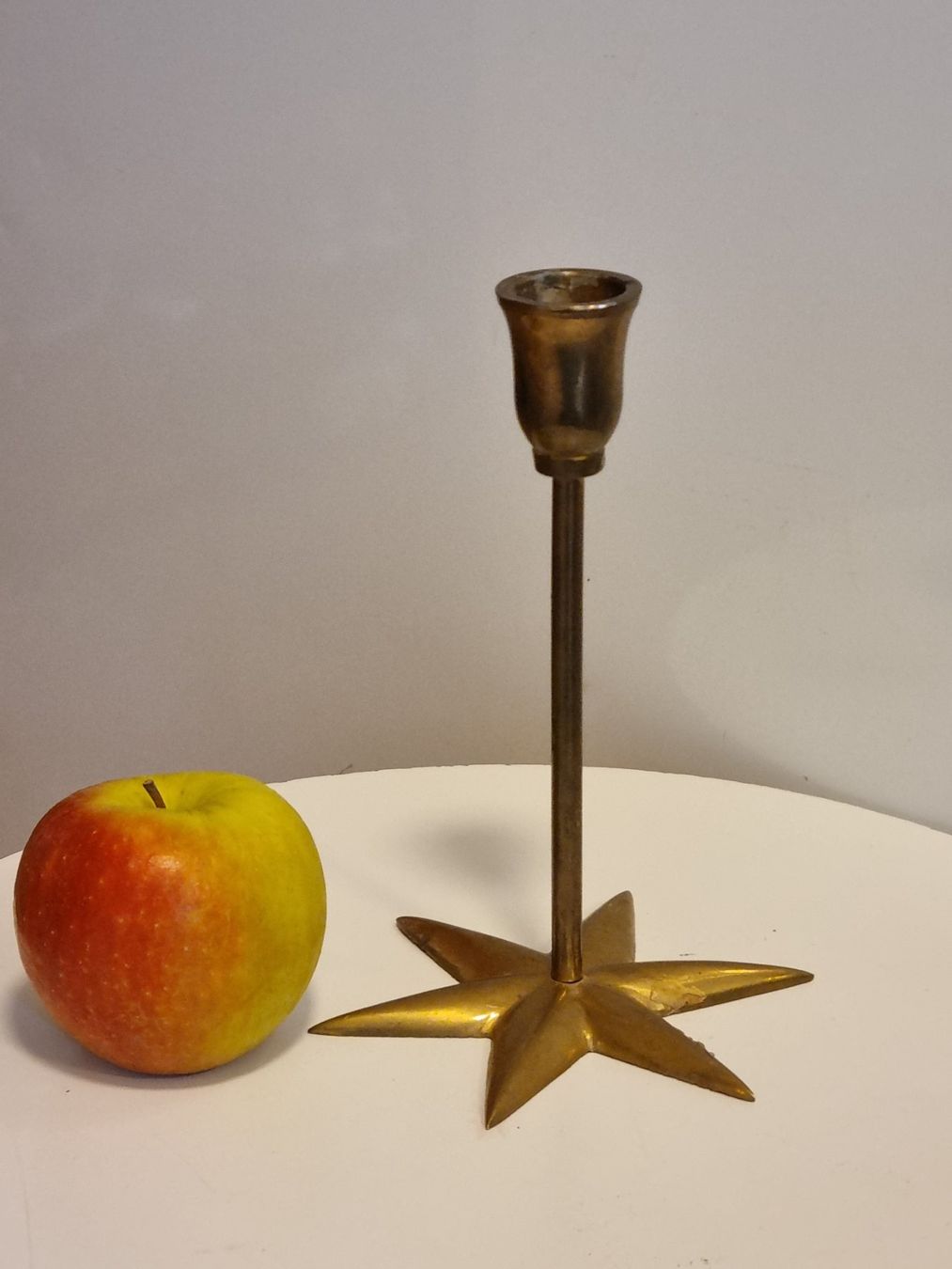 Bougeoirs: Vintage Messing Kerzenhalter Sternfuss – D'occasion à Scharnachtal par devin03