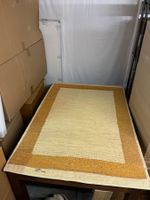 Teppich in Beige-Naturtönen mit Bordüre