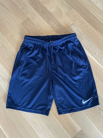 Nike Sporthose kurz dunkelblau, Grösse M