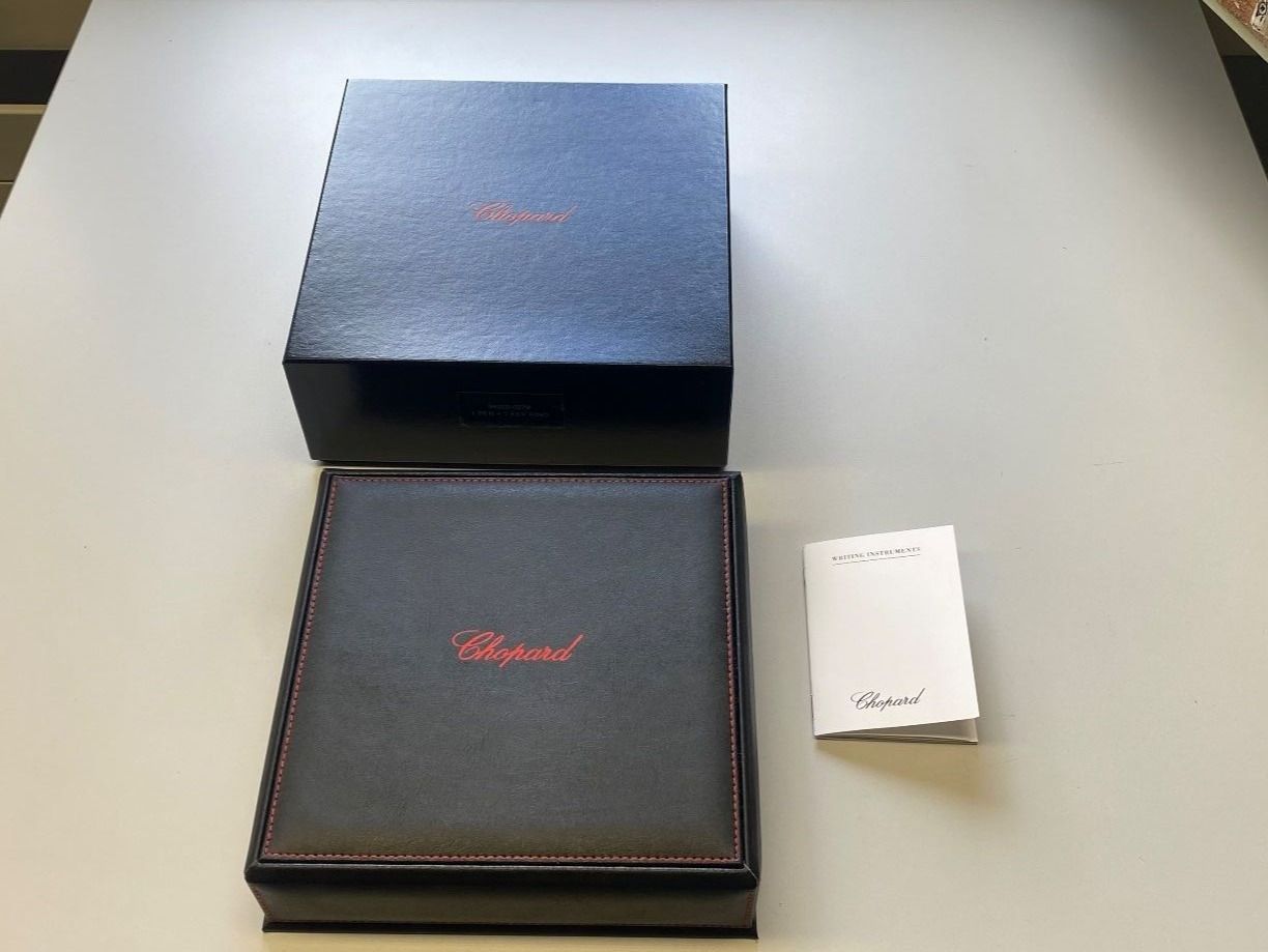 Chopard Orologi: CHOPARD Box 1 Pen + 1 Key Ring mit Boklet – Usato da St. Gallen venduto da galluswatches 5