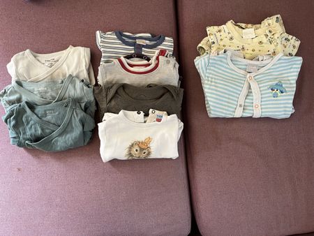 Bodys und Pyjamas Grösse 62/68