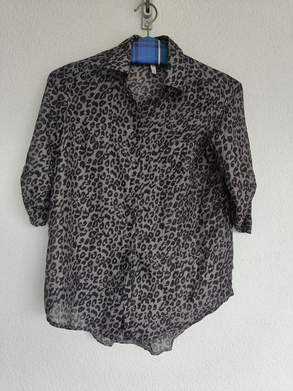 Camicette: Leopard Bluse grau schwarz Gr. XS – Usato da Uetendorf venduto da oinkioink88