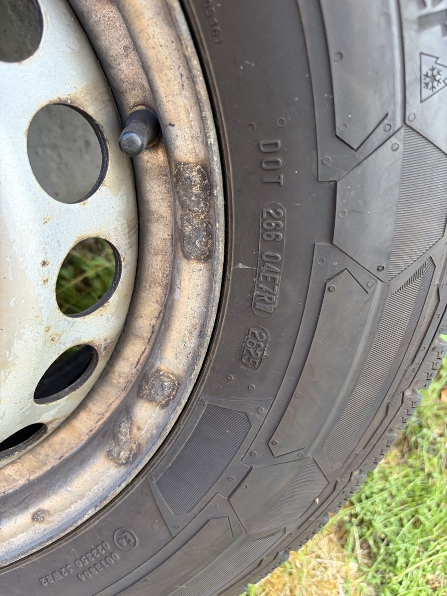 Pneus & Roues: Transporter Räder mit 235/65R16C – D'occasion à Wettingen par Nici1932 2