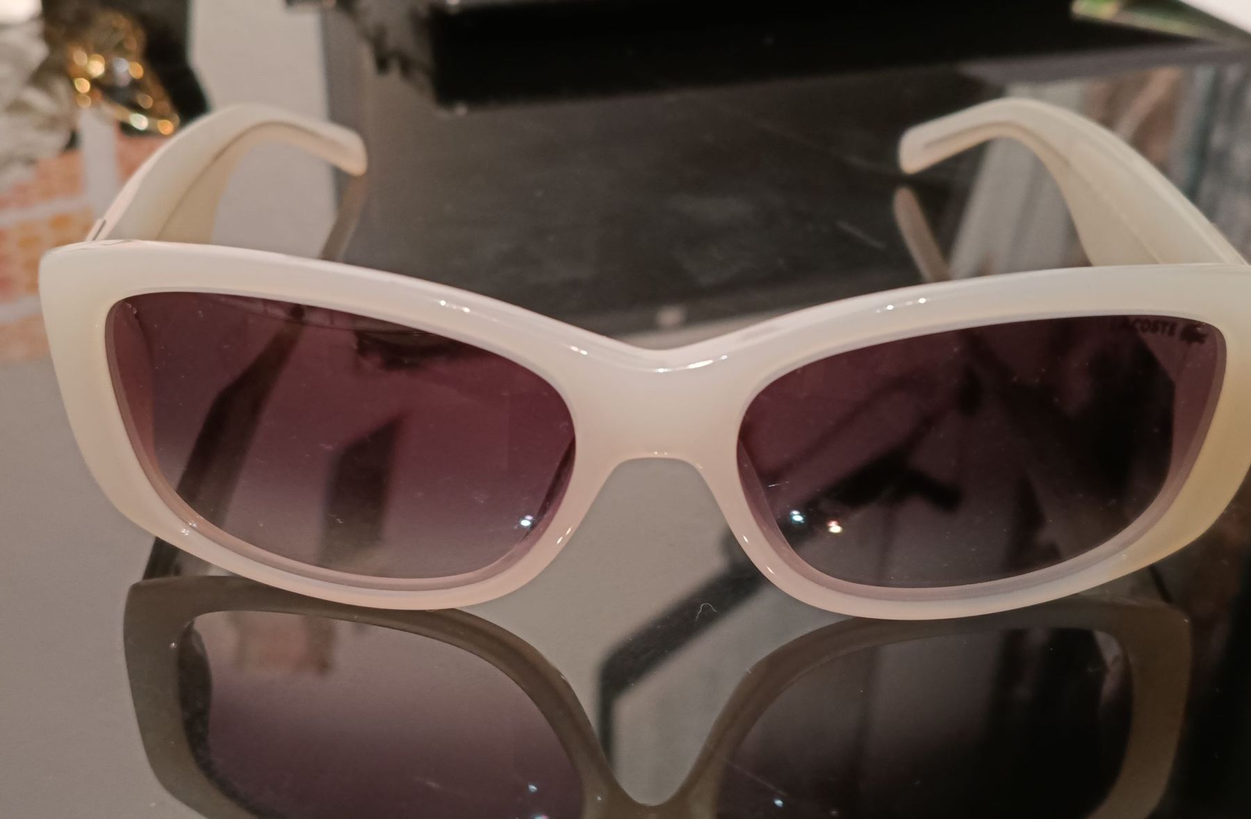 Occhiali & Lenti: Retro Sunglasses - Lacoste, Creamy-white Frame – Nuovo (secondo la descrizione) da Zürich venduto da cat_9cvz 4
