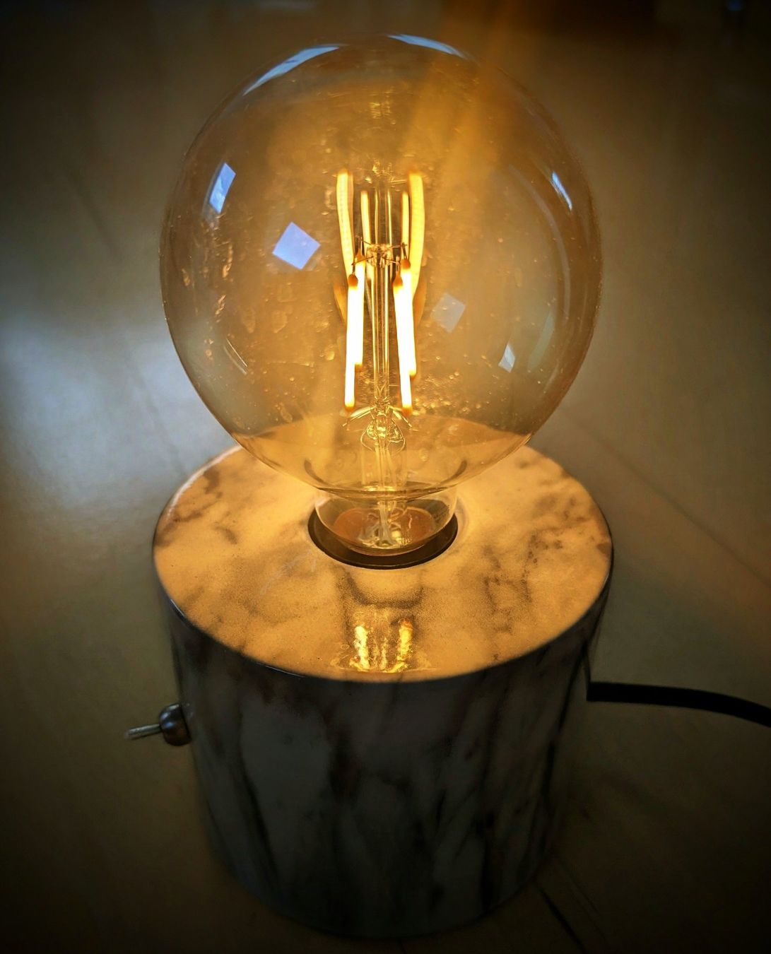 Lampade: Markslöjd marble-look table lamp (E27) — mint condition – Usato da Zürich venduto da c64_v5nj 1