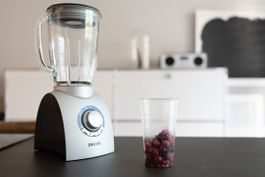 Philips HR2094 Power-Blender für Smoothies & Crushed Ice