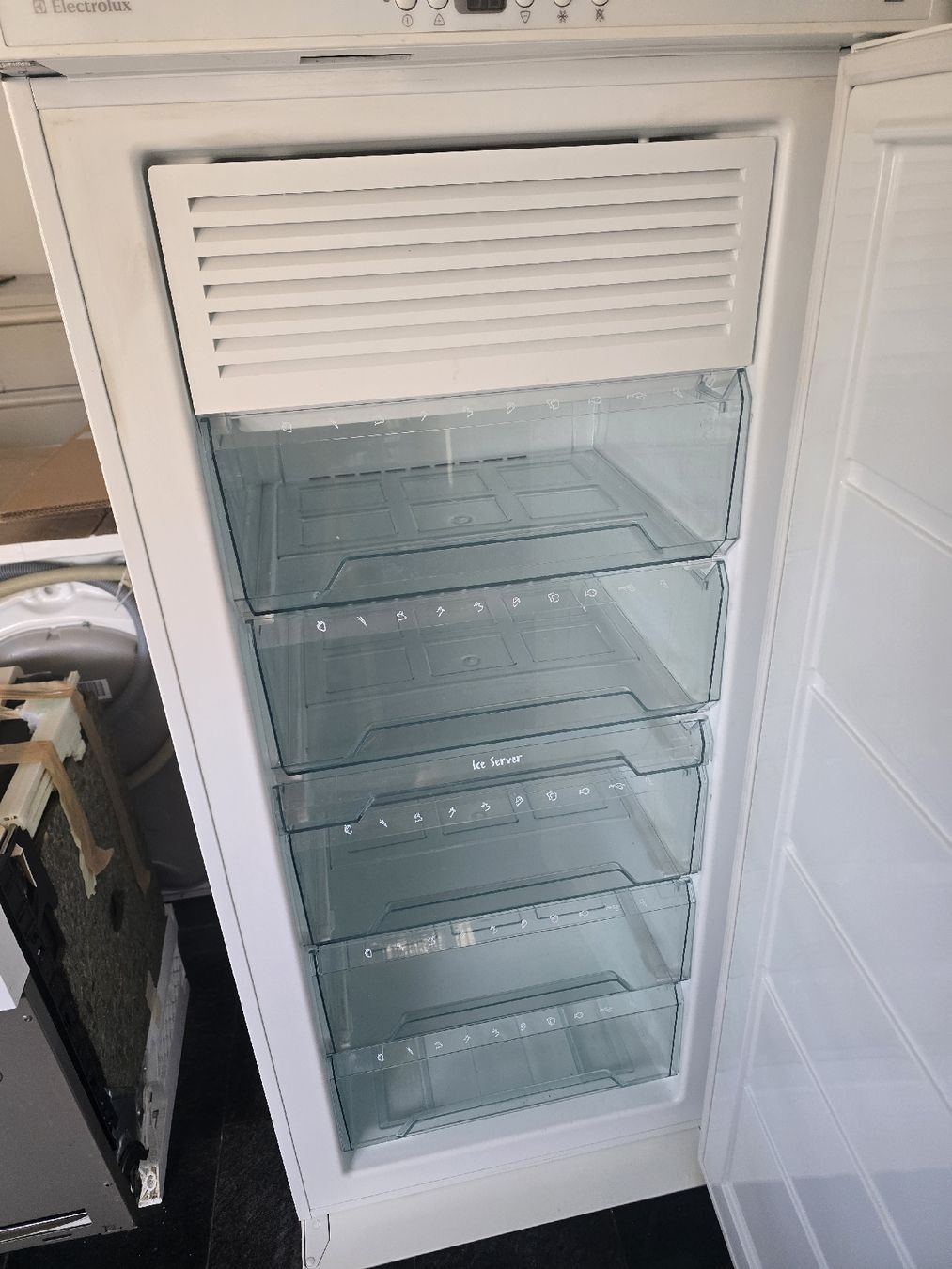 Electrolux Congelatori: Gefrierschrank Electrolux mit 5 Schubladen   – Usato da Oberburg venduto da B-2 3