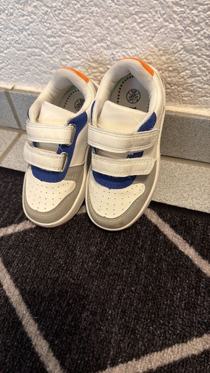 Chaussures garçon: Sneaker – D'occasion à Dagmersellen par nie_l6y2