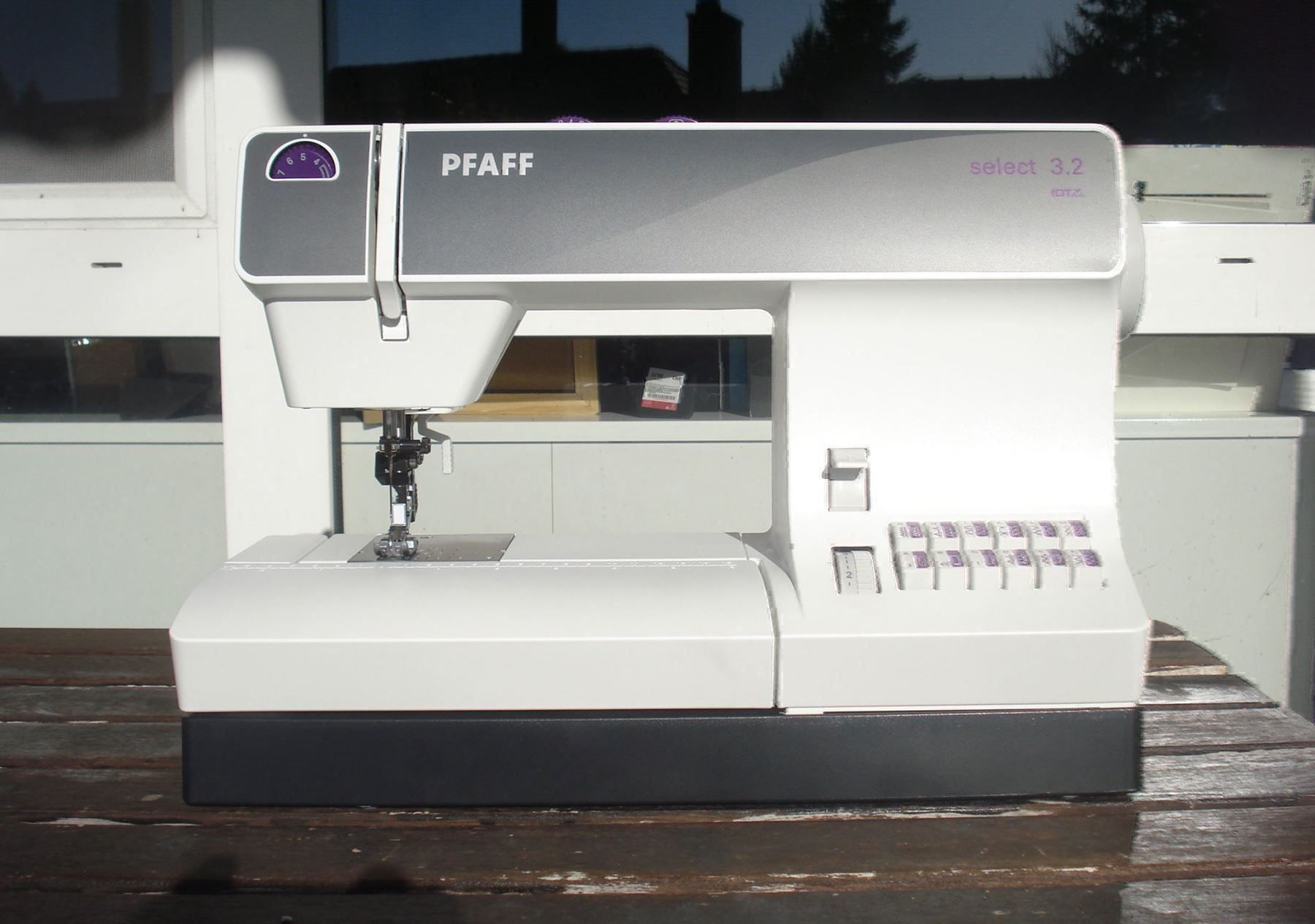 Pfaff Macchine da cucire: Nähmaschine PFAFF select 3.2, neu, mit Gratis-Versand. – Nuovo e nell'imballaggio originale da Olten venduto da Pat31