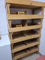 Holzhurde, 6 Fächer, 1 oben offen, 3 Holzkistchen
