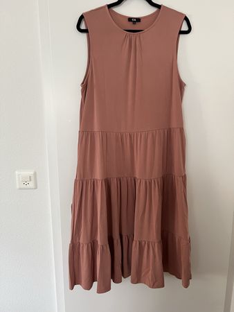 Stufenkleid (Tiered Dress), Altrosa, Gr. XL