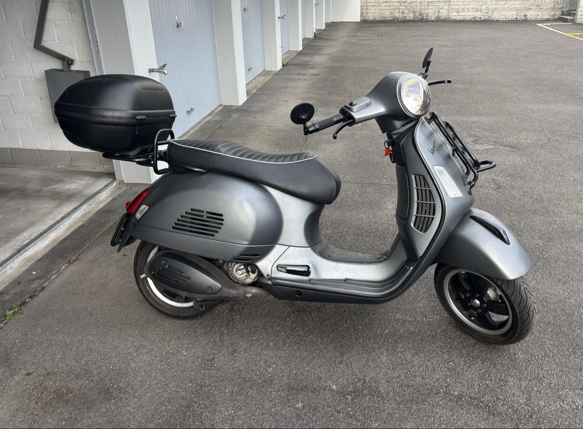 Vespa Scooter: Piaggio Vespa GTS 300 Super – Usato da Zürich venduto da Gantner2 7