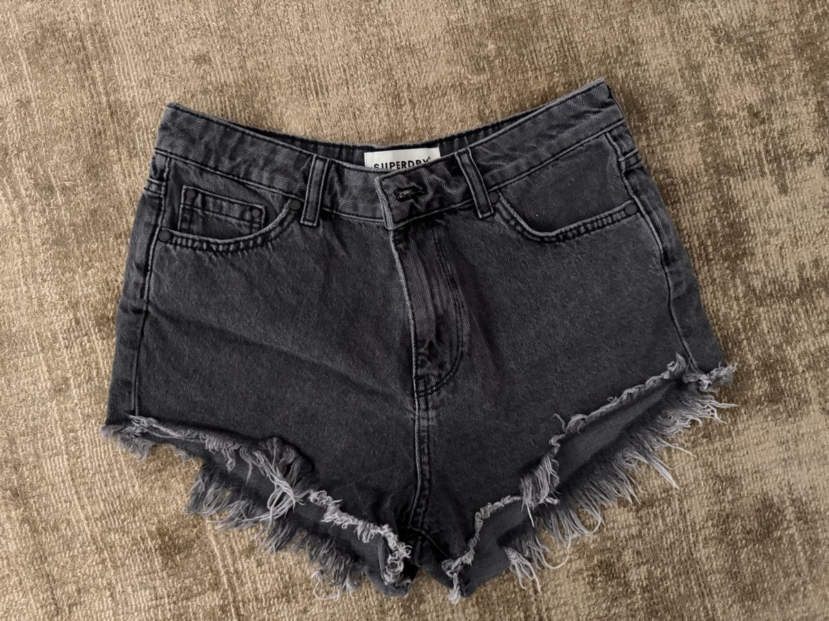 Superdry Jeans: Superdry Denim Shorts – Usato da Zürich venduto da Tanja_G88