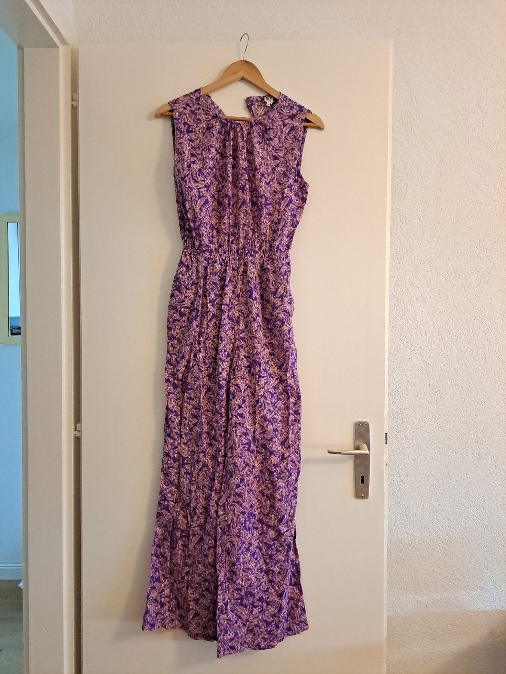 Tute: combinaison imprimée violette sans manches taille S – Usato da Cortaillod venduto da mwm_qbx8