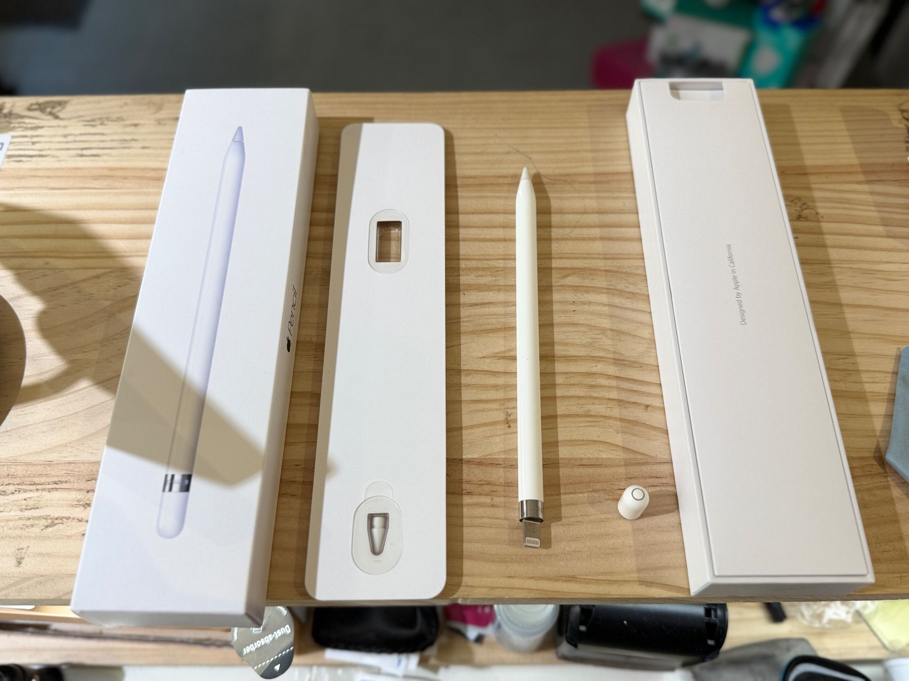 Matite, matite colorate & gessi: Pencil 1ère génération Il ne marche plus à cause de batterie – Usato da Morges venduto da DA-repa 1