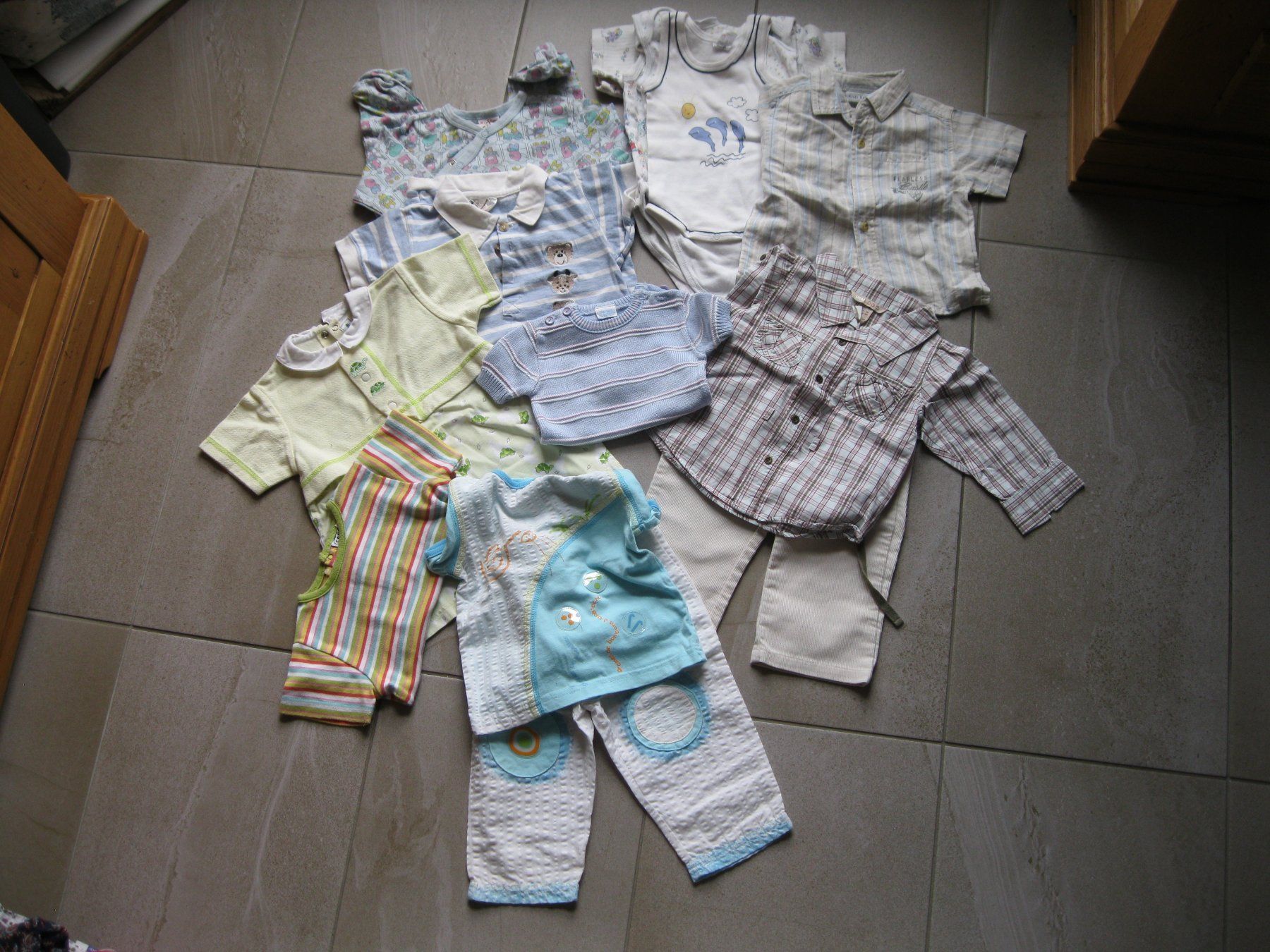Kleiderpakete & -sets: lot 14 pièces taille 74 – Gebraucht aus vouvry von -tivoli-