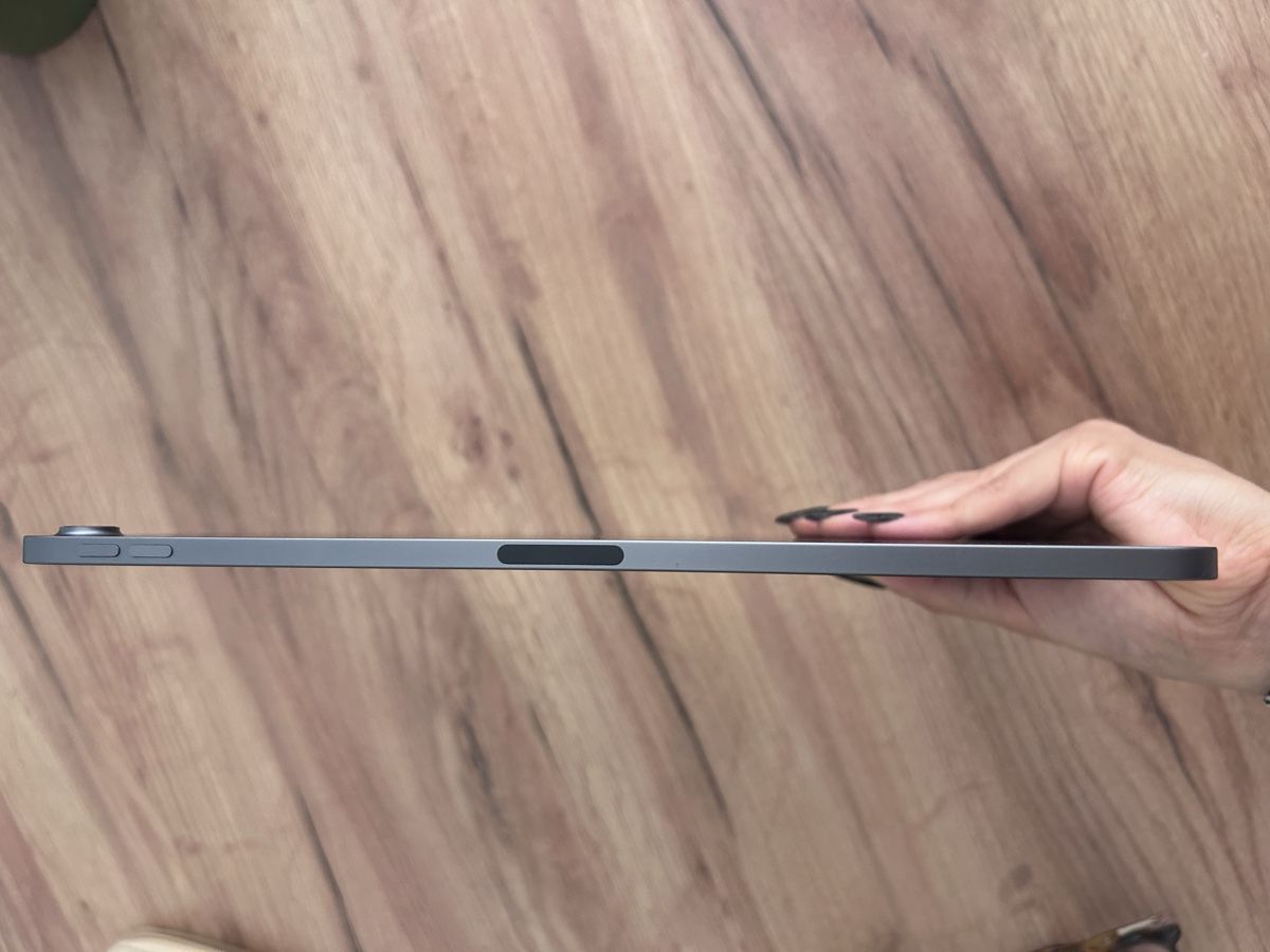 Apple Tablet PC: Apple iPad air, 5. generation  2022 – Gebraucht aus Wil SG von Thin-stuff98 4