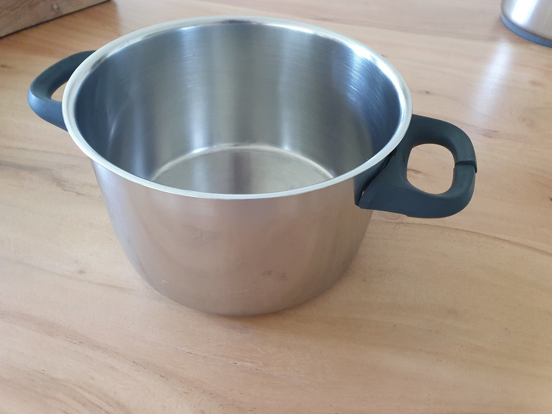 Pentole: Gebrauchter Kochtopf 17 cm Durchmesser – Usato da Zürich venduto da car_h899