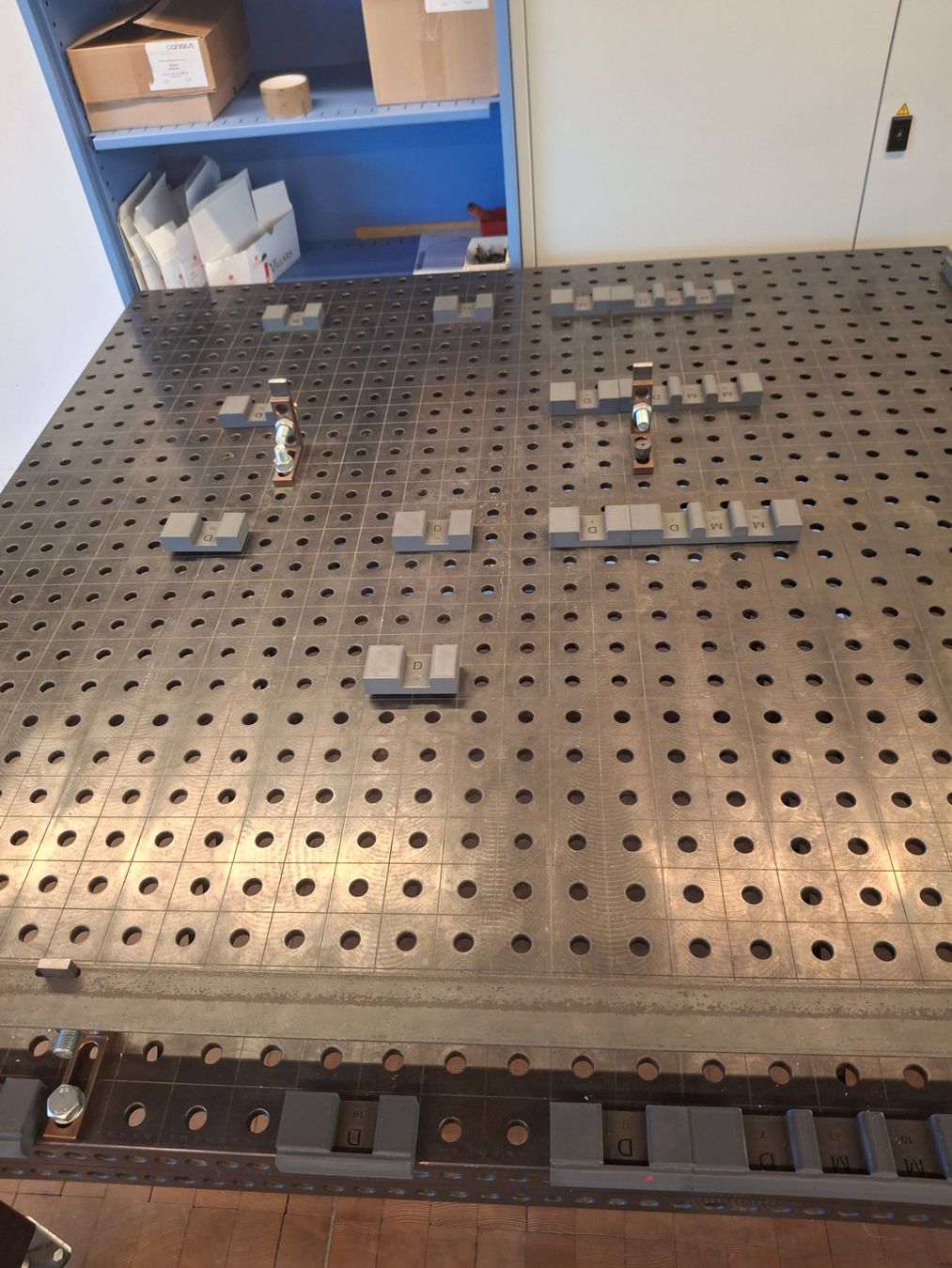 Tavoli: Table à souder 150 x 150 hauteur réglable – Usato da Fribourg venduto da CISFribourg 1