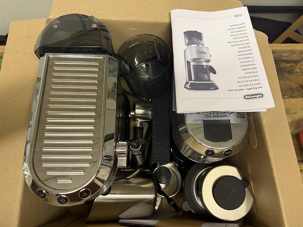De'Longhi Kaffeemaschinen & Espressomaschinen: Kaffee Siebträgermaschine DeLonghi Dedica Bundle – Gebraucht aus Beromünster von Jada8606 2