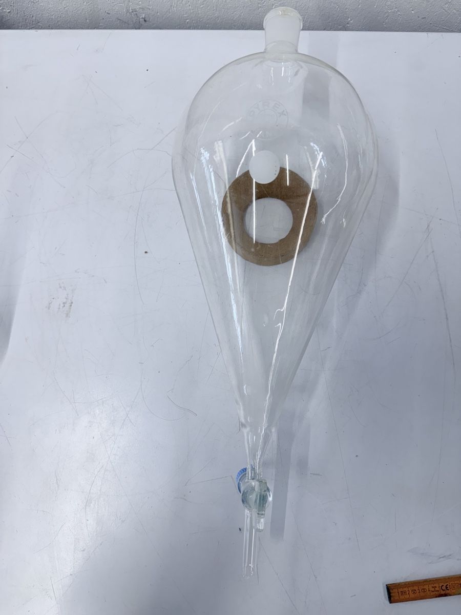 Verres: PYREX Scheidetrichter aus Laborglas – grossformatig mit Glas – D'occasion à Schupfart par philippb06