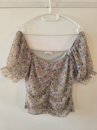 Bluse VILA Blumenmuster Rüschen Grösse M guter Zustand