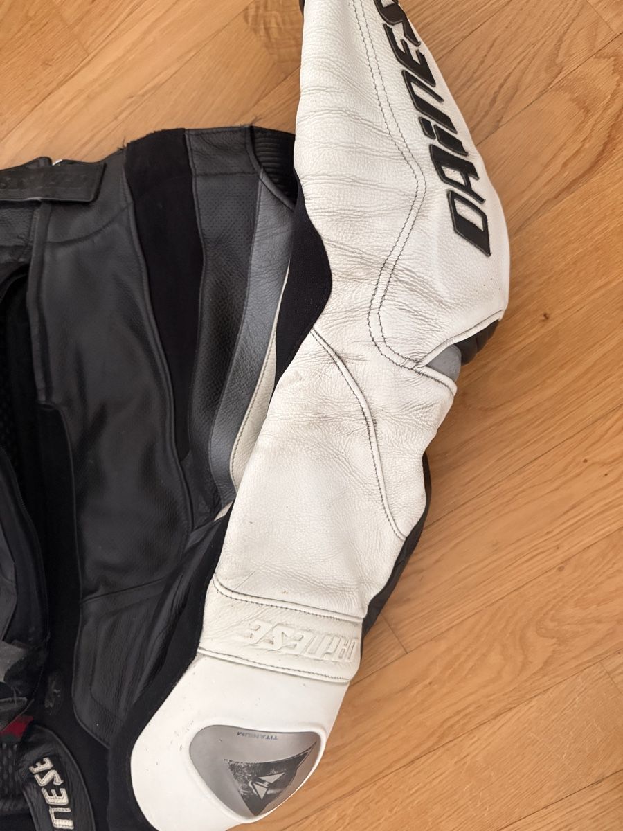 Dainese Lotti di vestiti: Dainese Lederkombi 2-Teiler Grösse 52 – Usato da Pfäffikon ZH venduto da EliasFel 2