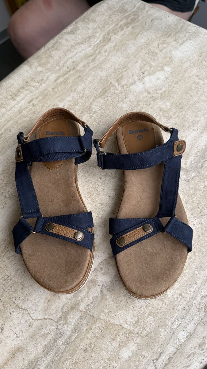 Bench Damenschuhe: Bench Sandalen dunkelblau Grösse 38 – Gebraucht aus Sursee von yvisu 3
