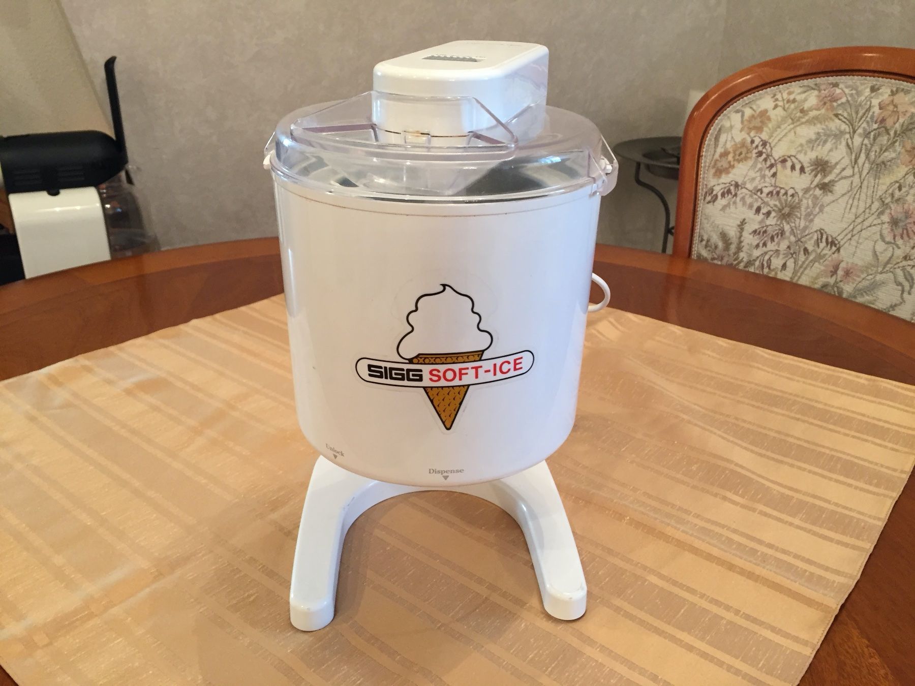 Sigg Appareils de cuisine: Sigg Soft-Ice Glacemaschinef – D'occasion à Wallisellen par funnydance