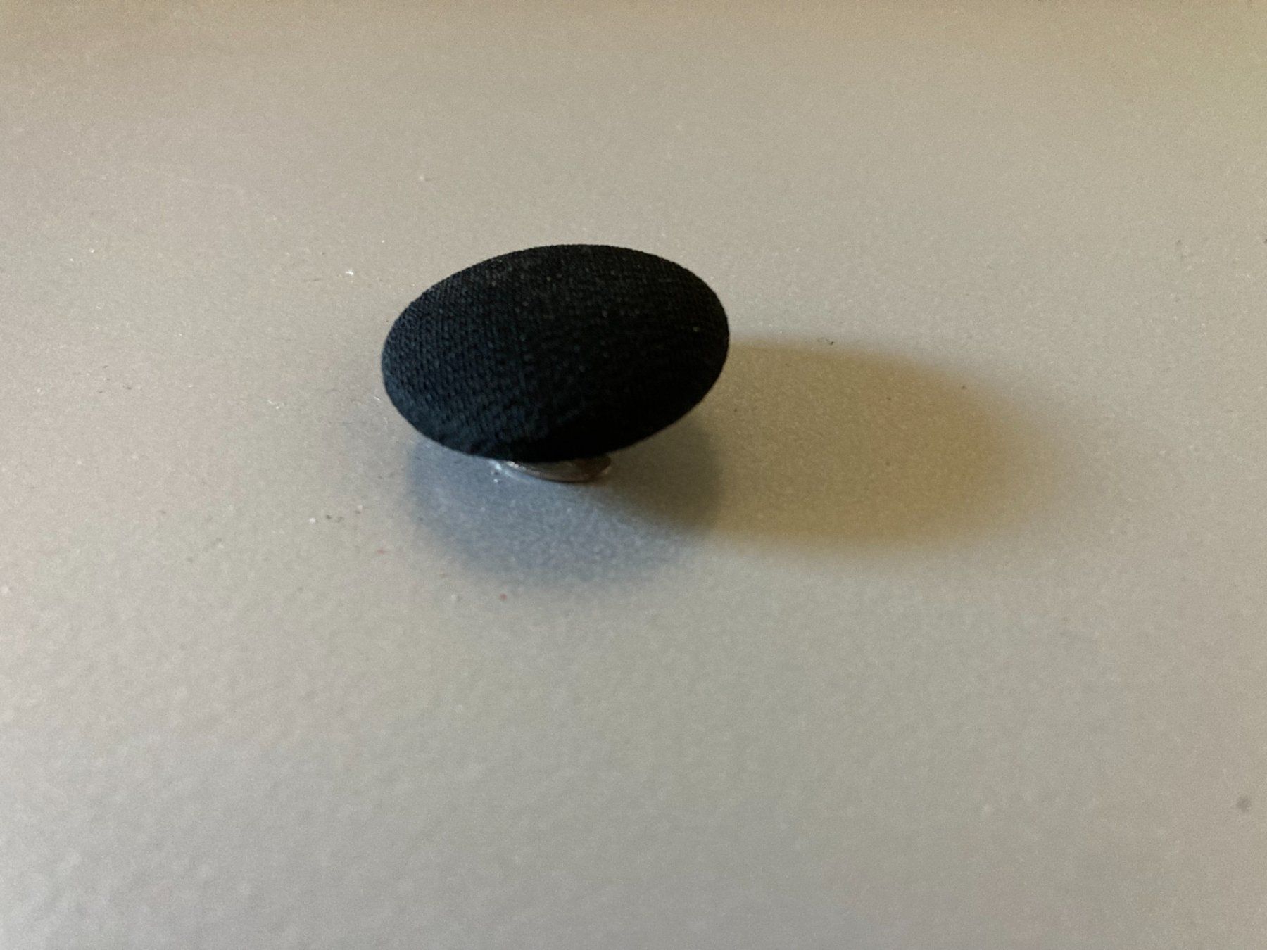 Anhänger: Knopf schwarz mit Einhängemechanismus Grösse ca 2cm antik – Gebraucht aus Schenkon von Angelikahu 5