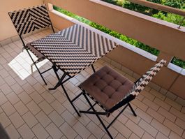 Table à manger balcon + 2 chaises