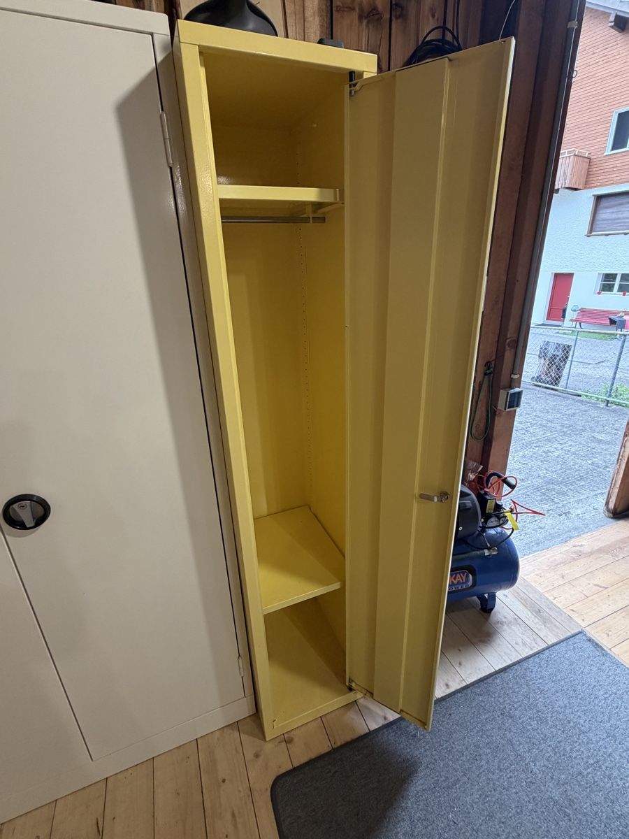 Garderobe: Garderobenschrank 1-fach – Gebraucht aus Tuggen von Nati41