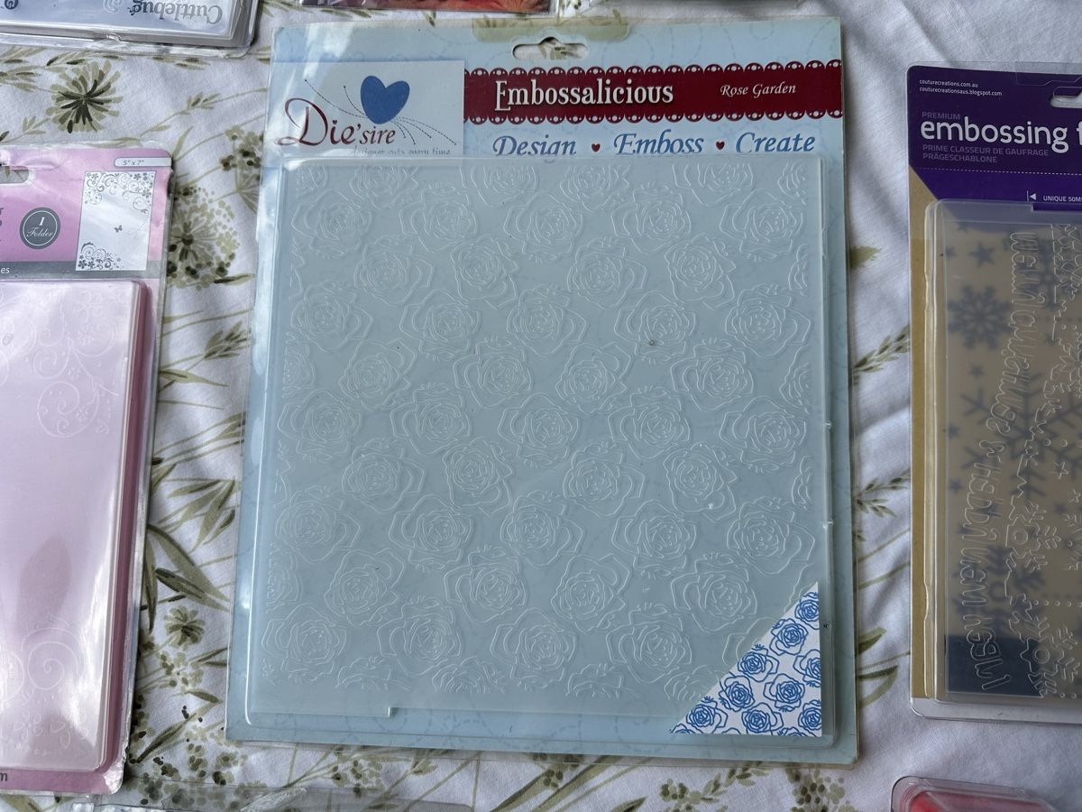 Sizzix Pochoirs: Embossing Folder/Prägefolder/Stanzschablonen-Set, Basteln – D'occasion à Seuzach par Delfin200 2