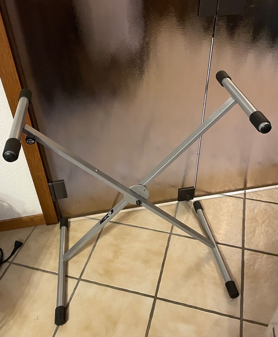 König & Meyer Supporti per strumenti musicali & leggii: Keyboardständer/ X - Ständer silbern von K&M – Usato da Gümligen venduto da soleil149 5