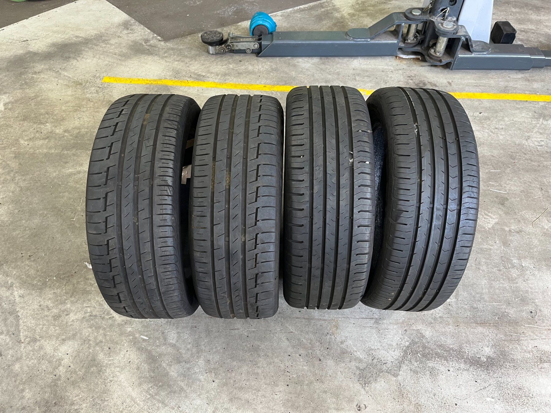 Continental Pneus & Kompletträder: Kpl.Satz Continental  215/55R17 94V – Gebraucht aus Grenchen von Radacag