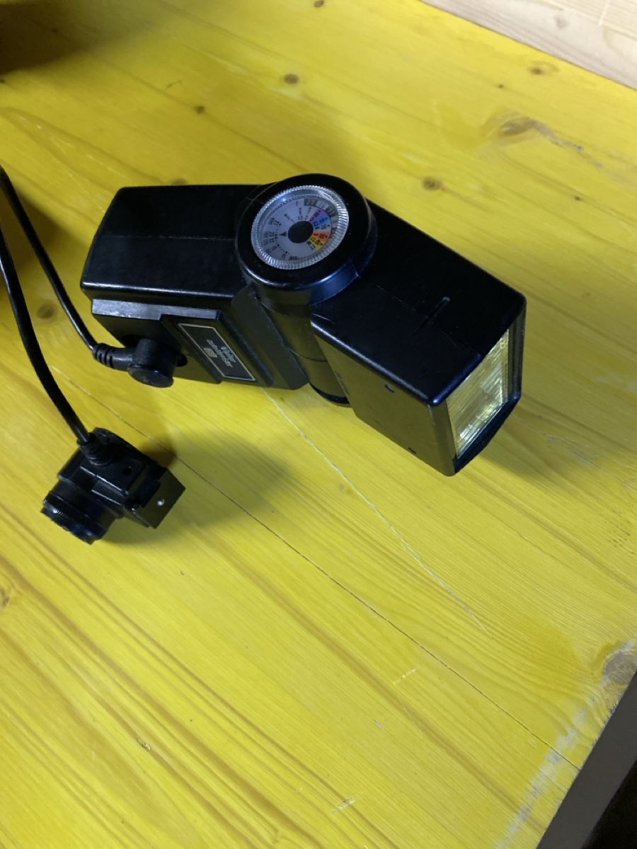 Konica Fotocamera: Konica Autoreflex T4 + Sigma objectif & Flash - Vintage! – Usato da Renan BE venduto da Pcapsule 1