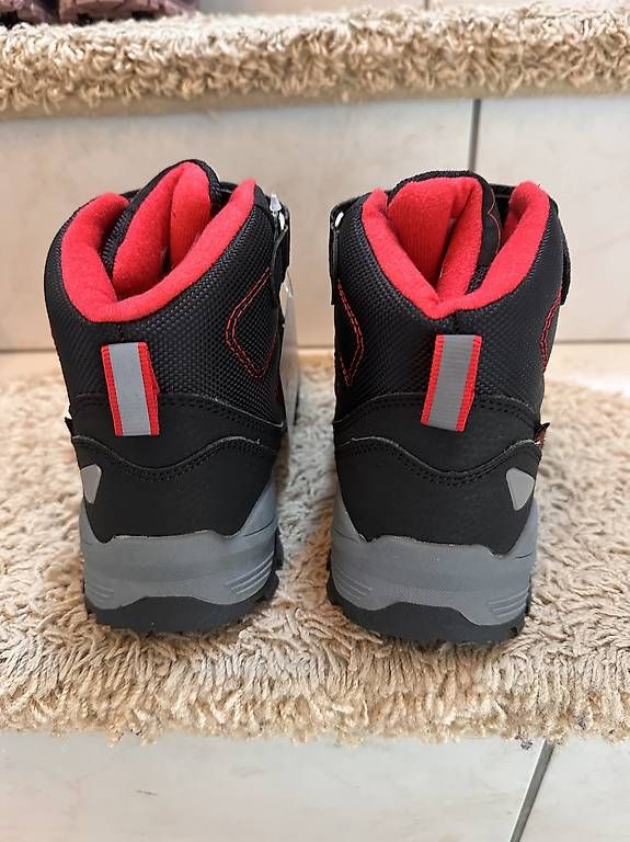 Schuhe für Jungen: Warme Winterschuhe mit Spikes 30 neu – Gebraucht aus Fehren von Flugzeug1177 1