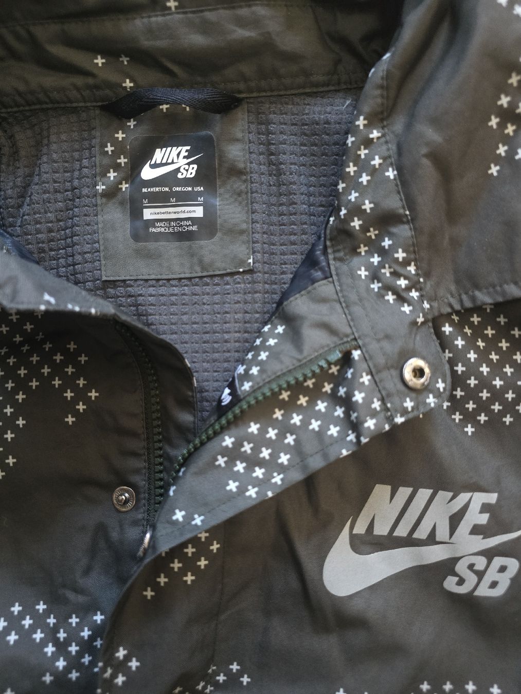 Nike Jacken: Veste Nike SB, taille M, comme neuve! Style unique. – Gebraucht aus Mont-sur-Lausanne von Didinho 2