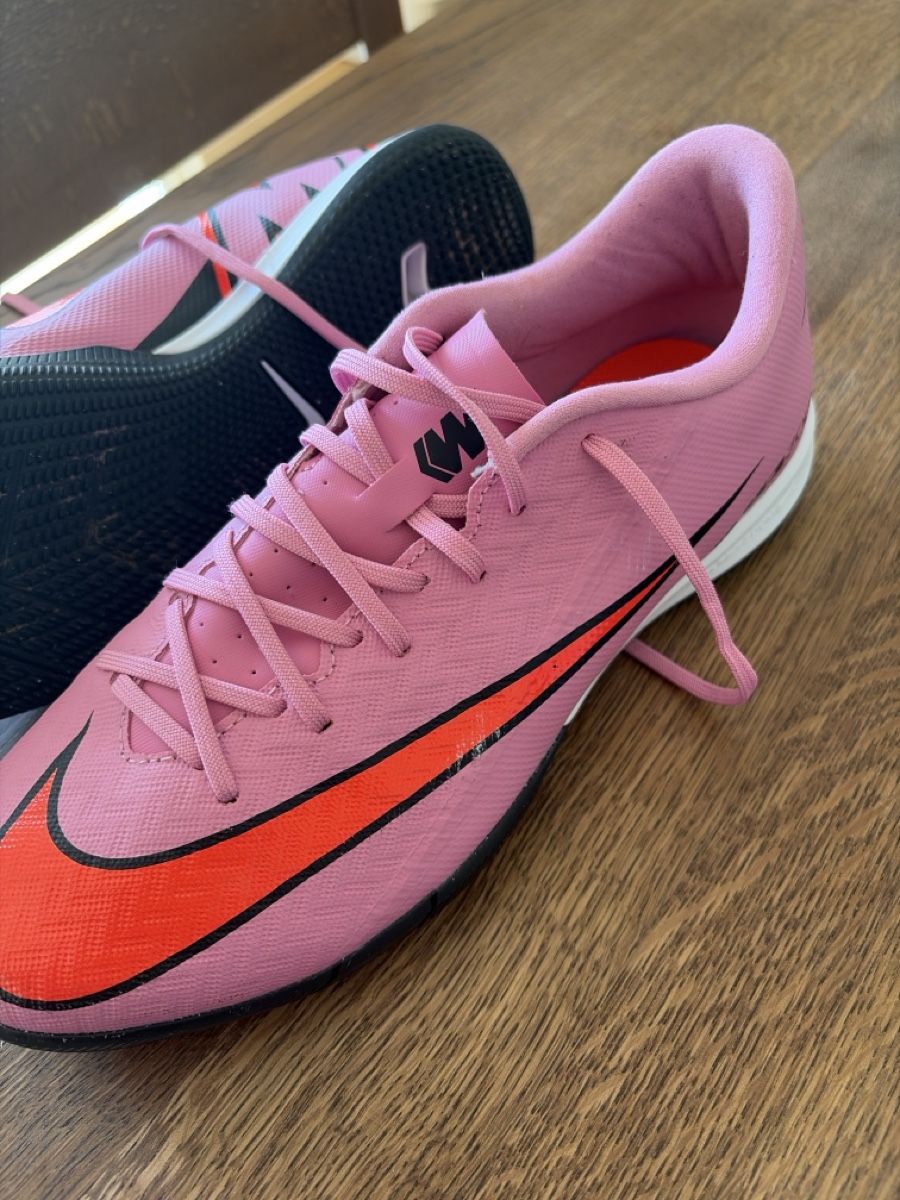 Nike Scarpe da uomo: Fussballschuhe Nike pink Grösse 41   – Usato da Oberentfelden venduto da Elifant 2