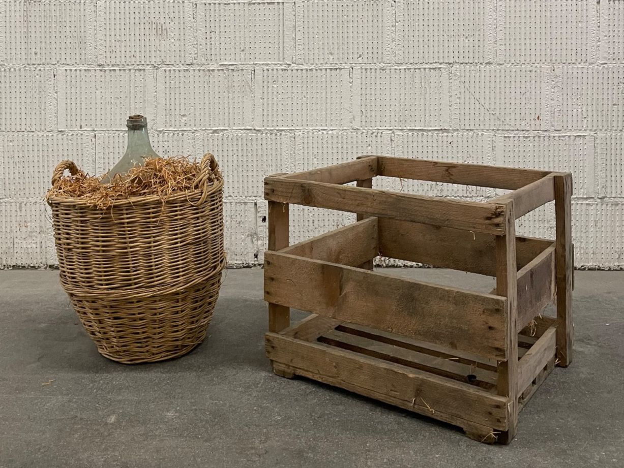 Bottiglie: Holz_Harass mit Korbflasche – Usato da Flawil venduto da Waldau1A